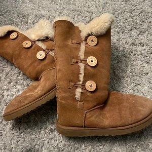 UGG button side boots